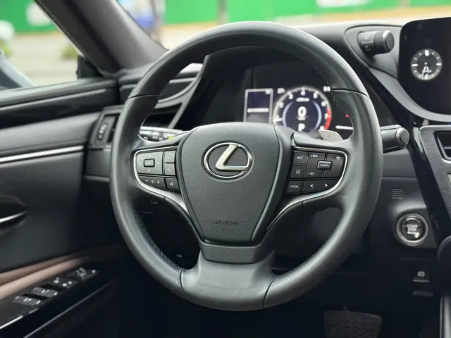 Lexus ES — Фото автомобиля 13