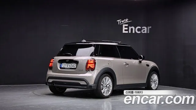 Mini Cooper Cooper Classic Plus Launch Pack — Фото автомобиля 2