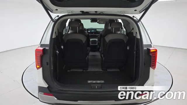 Kia Carnival Generation 4 — Фото автомобиля 20
