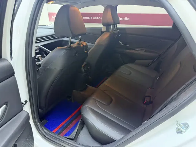 Hyundai Elantra — Фото автомобиля 13