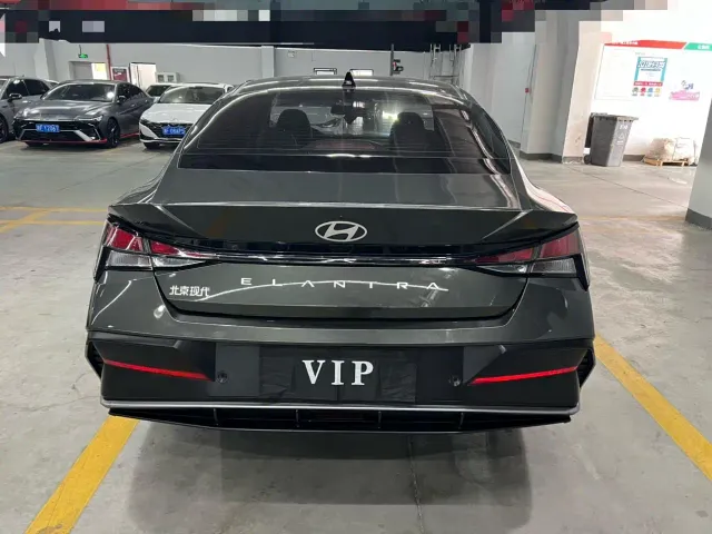 Hyundai Elantra — Фото автомобиля 5