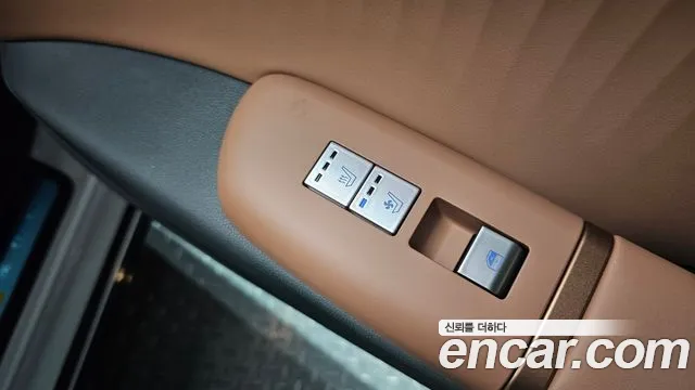 Hyundai Grandeur Grandeur (GN7) 2.5 Бензин 2WD — Фото автомобиля 15