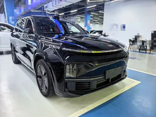 Li Auto L8 — Фото автомобиля 3