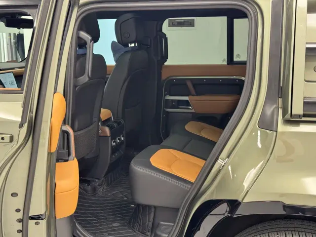 Land Rover Defender — Фото автомобиля 19