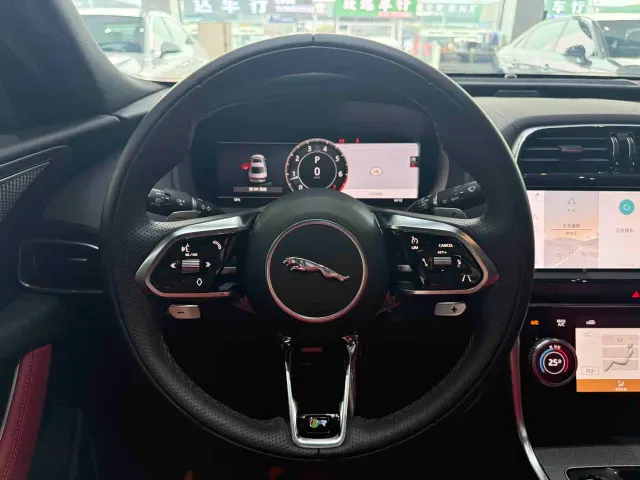 Jaguar XEL — Фото автомобиля 8