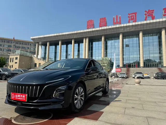 Фотография автомобиля — Hongqi E-QM5
