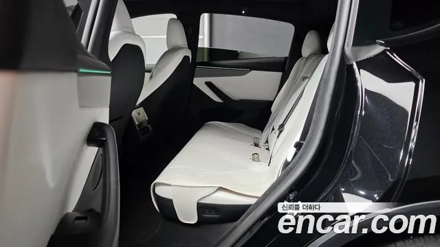 Tesla Model Y — Фото автомобиля 18