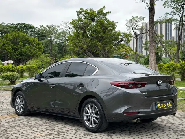 Mazda Axela — Фото автомобиля 4