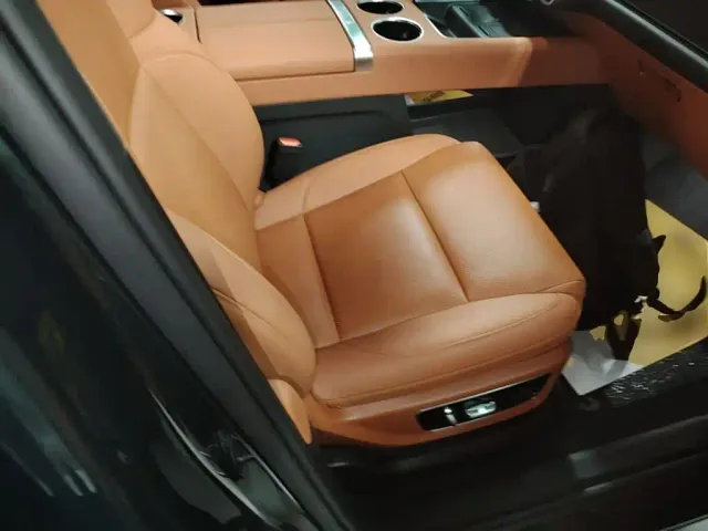Li Auto L8 — Фото автомобиля 24