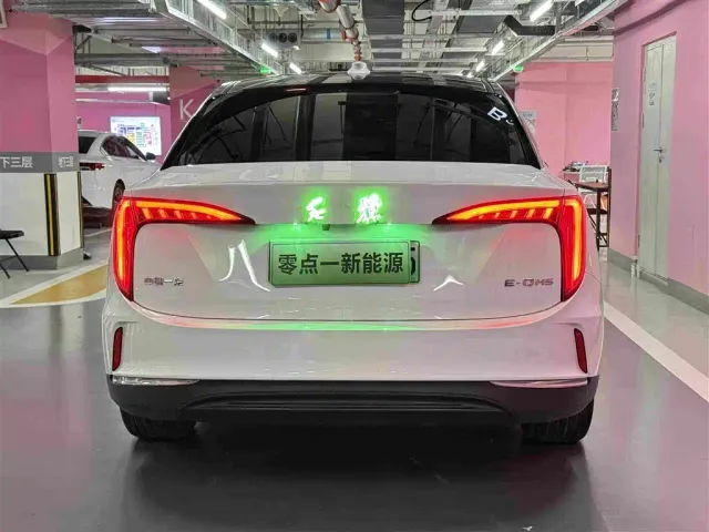Hongqi E-QM5 — Фото автомобиля 5