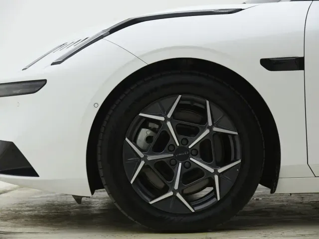 Lynk & Co Lynk & Co 10 EM-P 2025 240km Base — Фото автомобиля 20