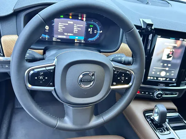 Volvo S90 — Фото автомобиля 14