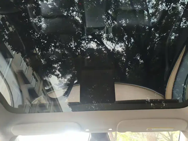 Tesla Model Y — Фото автомобиля 17