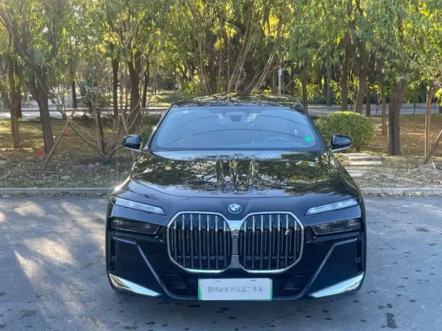 BMW i7 — Фото автомобиля 2