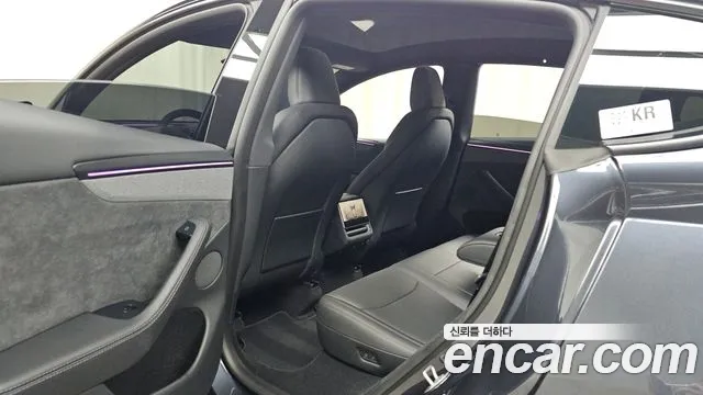 Tesla Model Y — Фото автомобиля 25