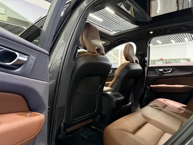 Volvo XC60 — Фото автомобиля 6