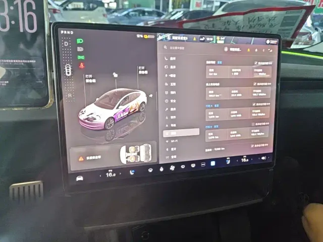 Tesla Model 3 — Фото автомобиля 12