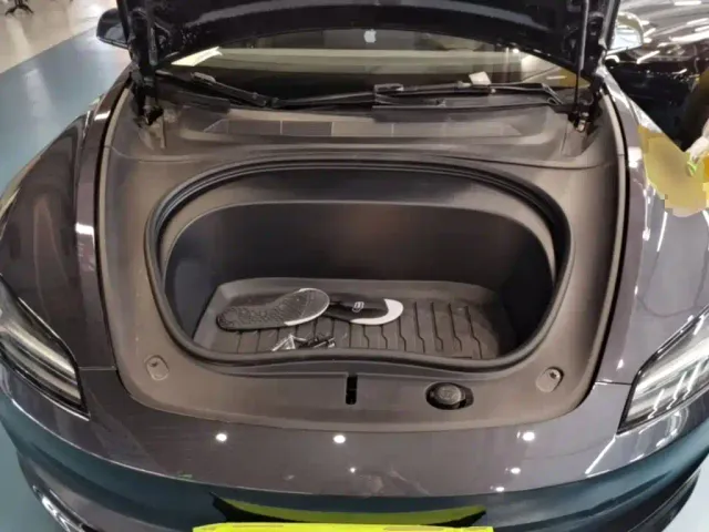 Tesla Model 3 — Фото автомобиля 19