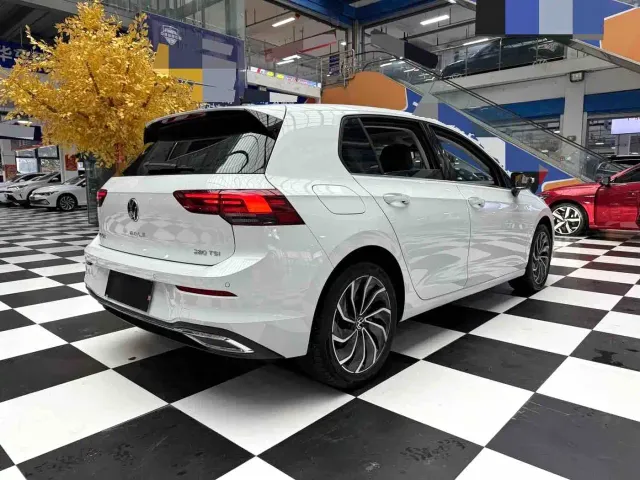 Volkswagen Golf — Фото автомобиля 15