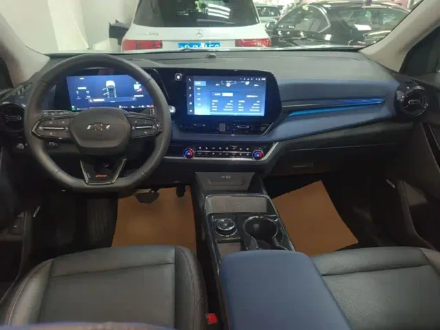 Chevrolet Equinox Plus — Фото автомобиля 9