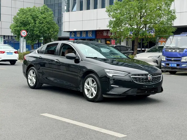 Buick Regal — Фото автомобиля 3