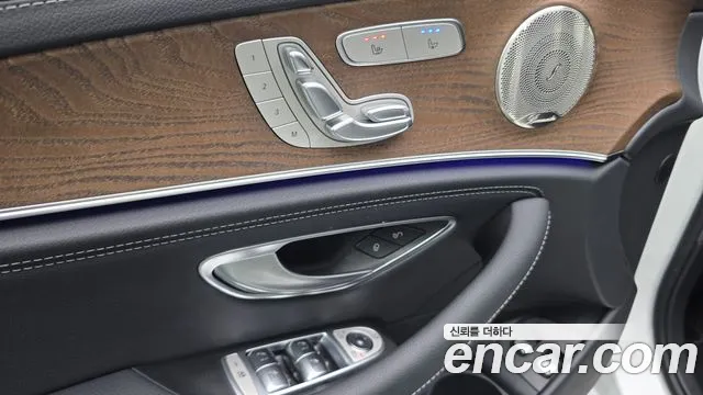 Mercedes-Benz E-Class — Фото автомобиля 17