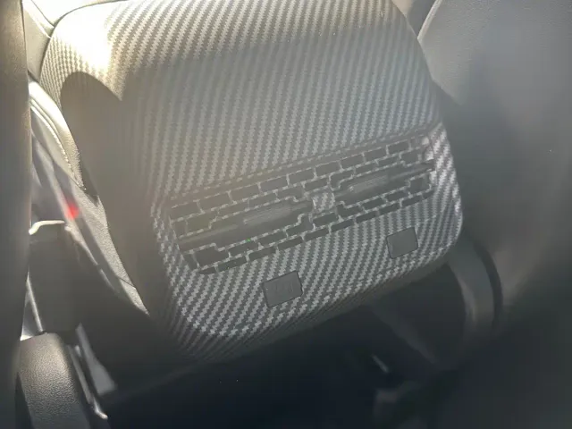 Tesla Model Y — Фото автомобиля 16