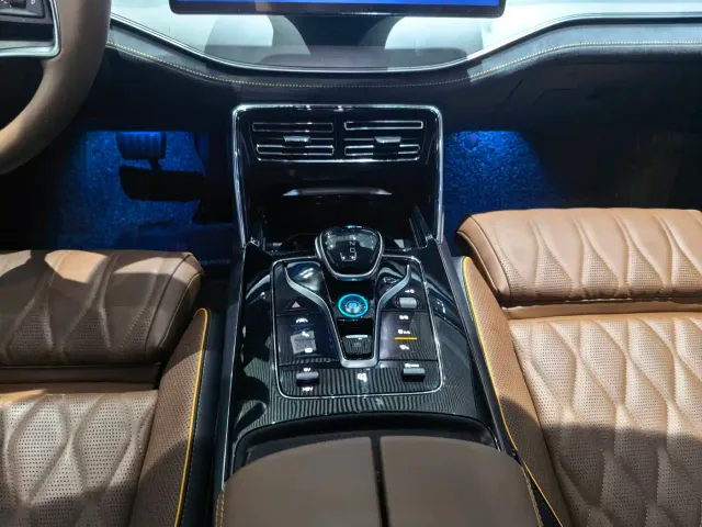 BYD Tang — Фото автомобиля 15
