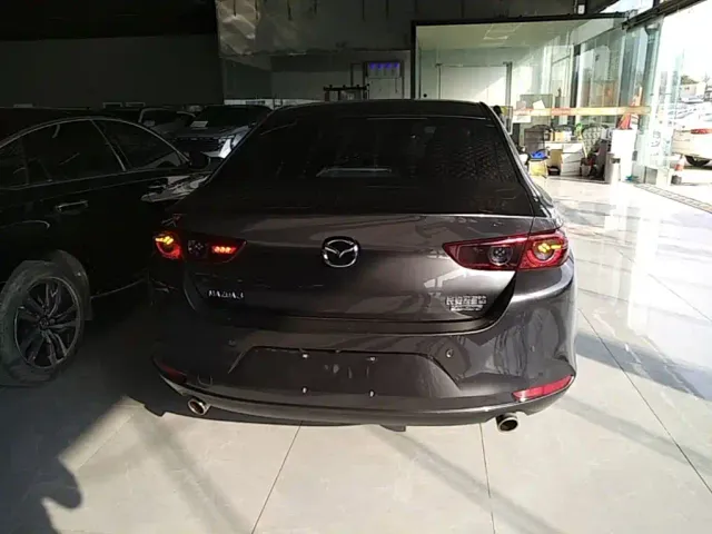 Mazda Axela — Фото автомобиля 5