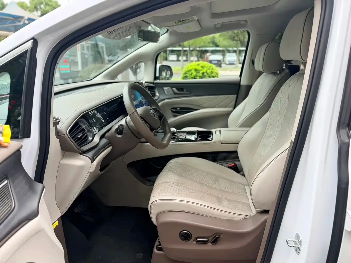Denza Denza D9 2022 DM-i 970 All-Wheel Drive Honor Edition — Фото автомобиля 8