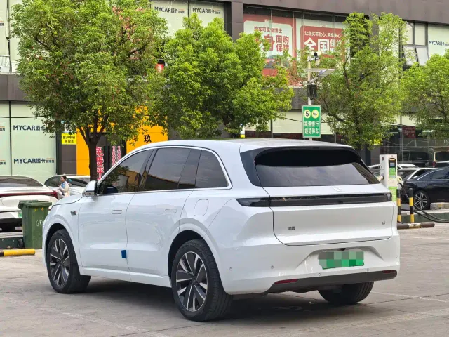 Li Auto L6 — Фото автомобиля 17