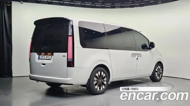 Hyundai Staria Staria 4WD Lounge 7 мест — Фото автомобиля 2