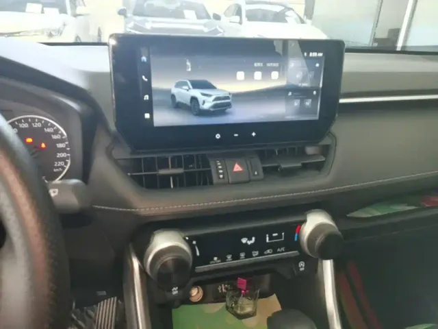 Toyota RAV4 — Фото автомобиля 12