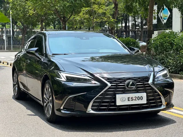 Lexus ES — Фото автомобиля 3