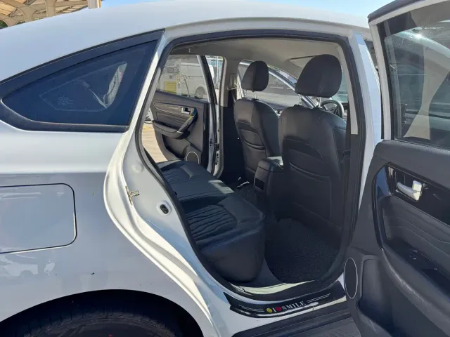 Forthing Fengxing S50EV — Фото автомобиля 15