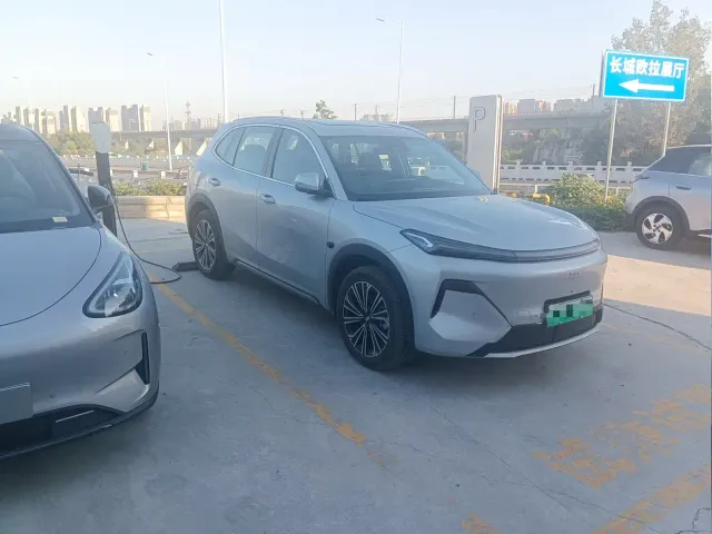 Geely Galaxy Starship 7 EM-i — Фото автомобиля 3
