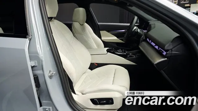 BMW 5 Series G60 — Фото автомобиля 12