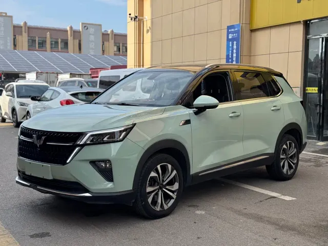 Wuling Asta — Фото автомобиля 3