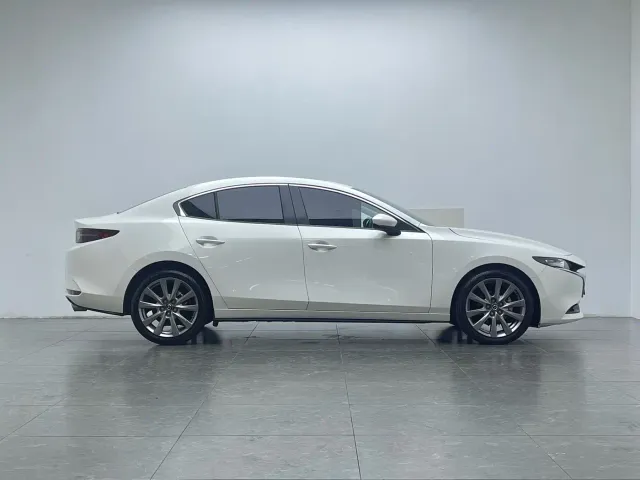 Mazda Axela — Фото автомобиля 9