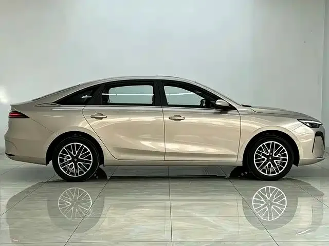Roewe i6 — Фото автомобиля 11