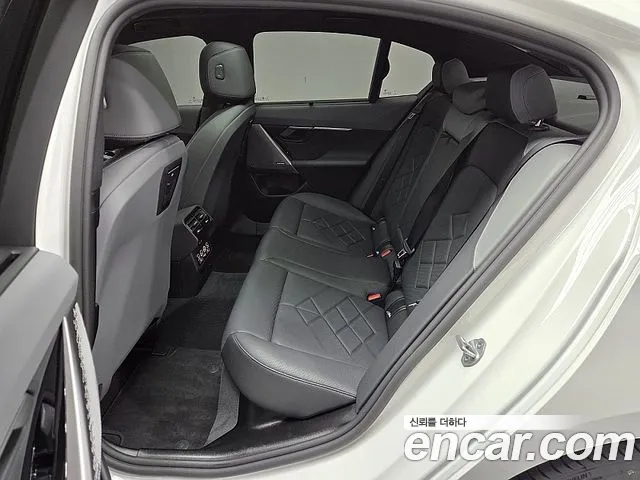 BMW 5-Series 5 серия (G60) 530i xDrive M Sport — Фото автомобиля 14