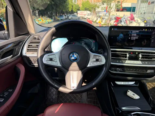 BMW iX3 — Фото автомобиля 14