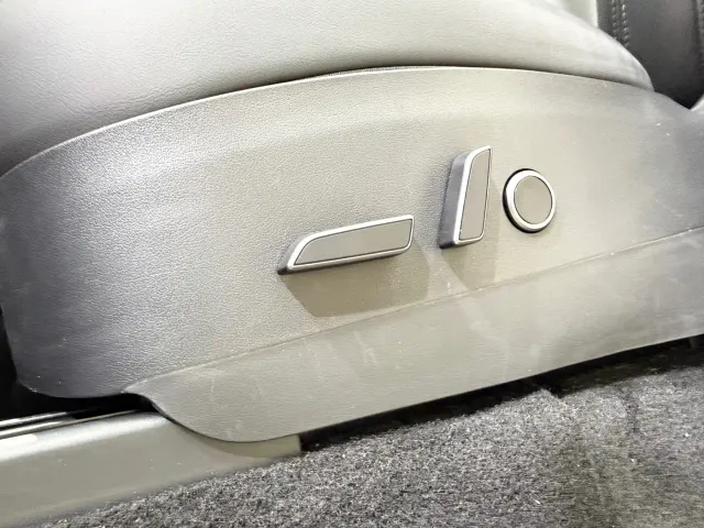 Tesla Model Y — Фото автомобиля 18
