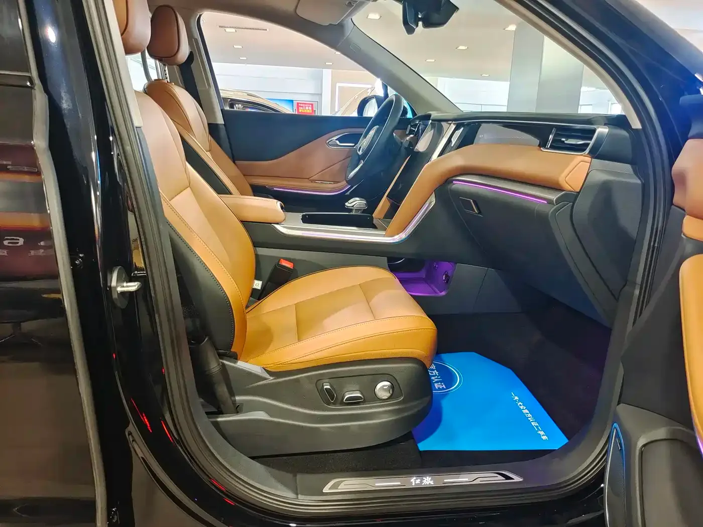 Hongqi Hongqi HS7 PHEV 2025 2.0T PHEV 4WD 6-Seater Commemorative Edition — Фото автомобиля 7