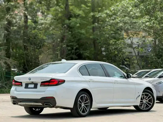 BMW 5 Series — Фото автомобиля 18