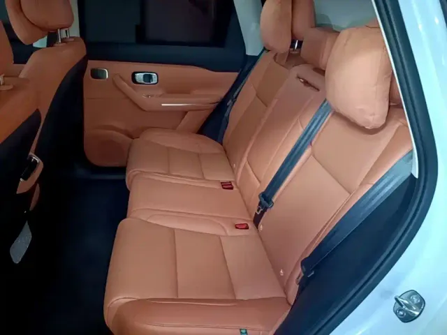 Leapmotor C10 — Фото автомобиля 16