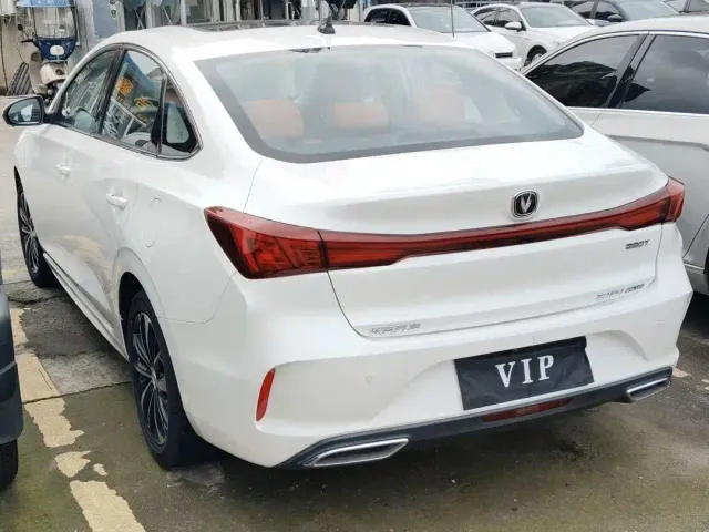Changan Eado — Фото автомобиля 11
