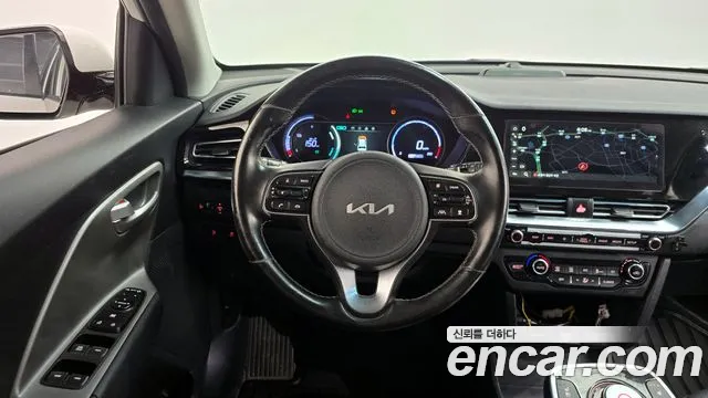 Kia Niro Niro Plus Light (Такси) — Фото автомобиля 13