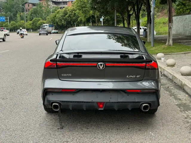 Changan UNI-V — Фото автомобиля 4