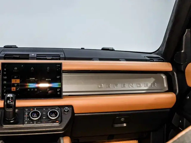 Land Rover Land Rover Defender 2025 110 3.0T P400 Dark Special Edition — Фото автомобиля 26